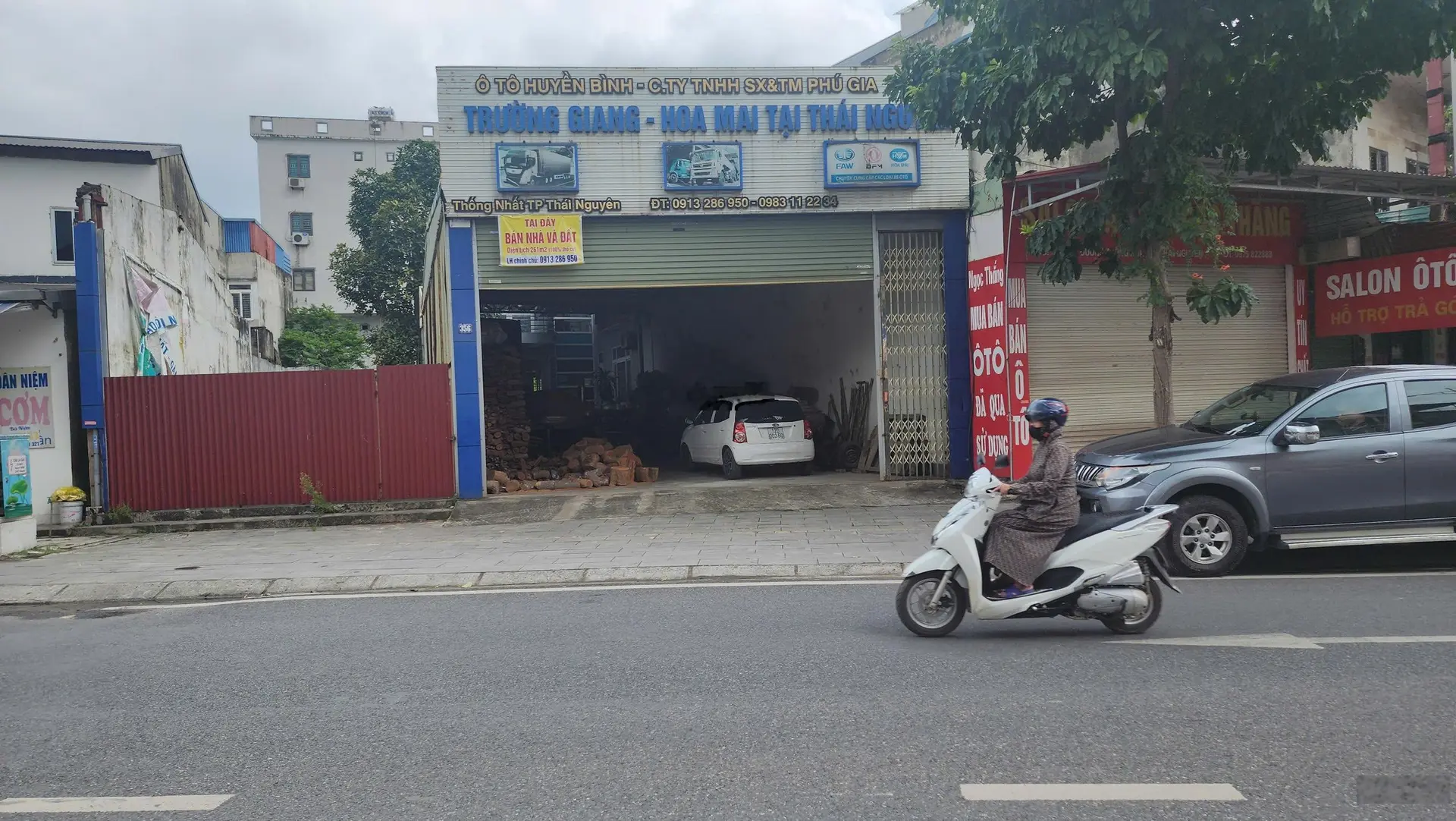Bán đất tặng nhà mặt đường Thống Nhất gần bến xe, chính chủ. LH: 0913286950 hoặc 0983112234