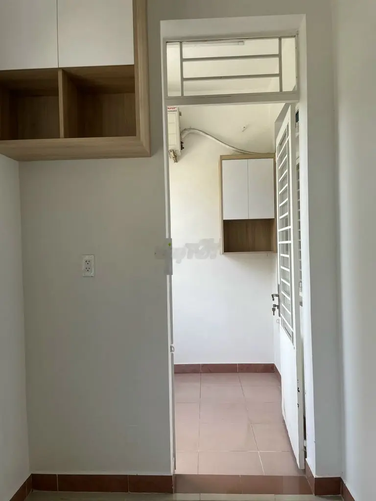 Bán căn hộ bên 312 Lạc Long Quân, diện tích 64m2, 2 phòng giá 2.550 tỉ