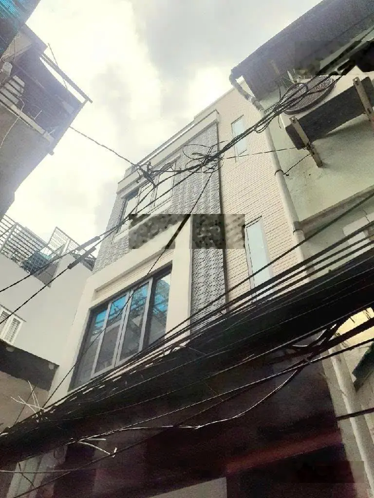 Nhà 4 tầng trên 52 m2 đất gần vòng xoay Điện Biên Phủ, giáp Q. 1