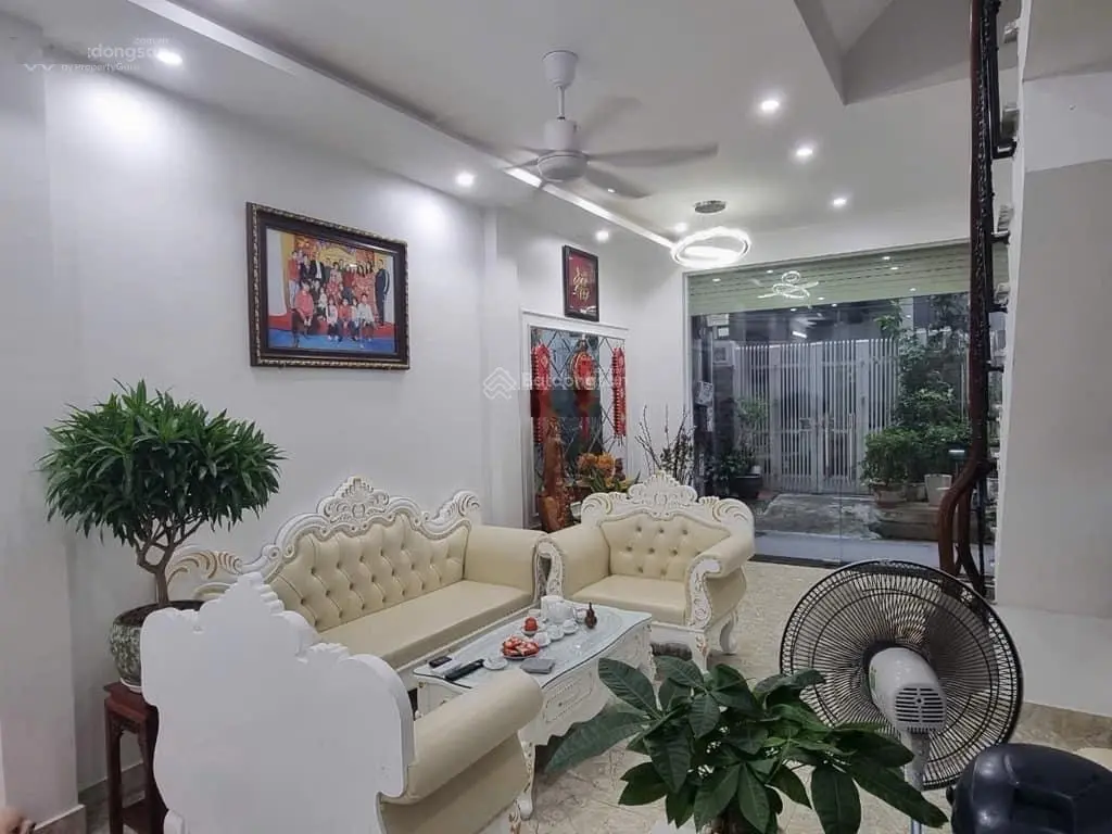 Bán nhà PHƯƠNG MAI - ĐỐNG ĐA - HÀ NỘI, DT: 45m2 x 4 Tầng- MT: 4,1m / Giá : 9,5 Tỷ