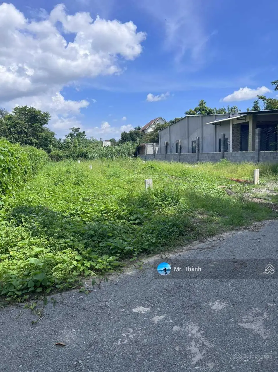 Chính chủ bán ngộp lô đất thổ 100m2, ngay thị trấn Củ Chi, trục đường buôn bán, giá: 1 tỷ 380 triệu