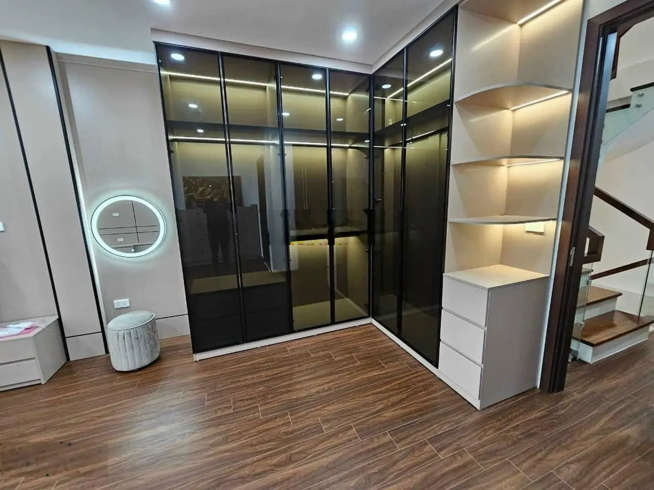 Bán nhà riêng tại Phố Chùa Láng, 18 tỷ, 60m2, nhà 5 tầng đẹp, nhiều tiện ích