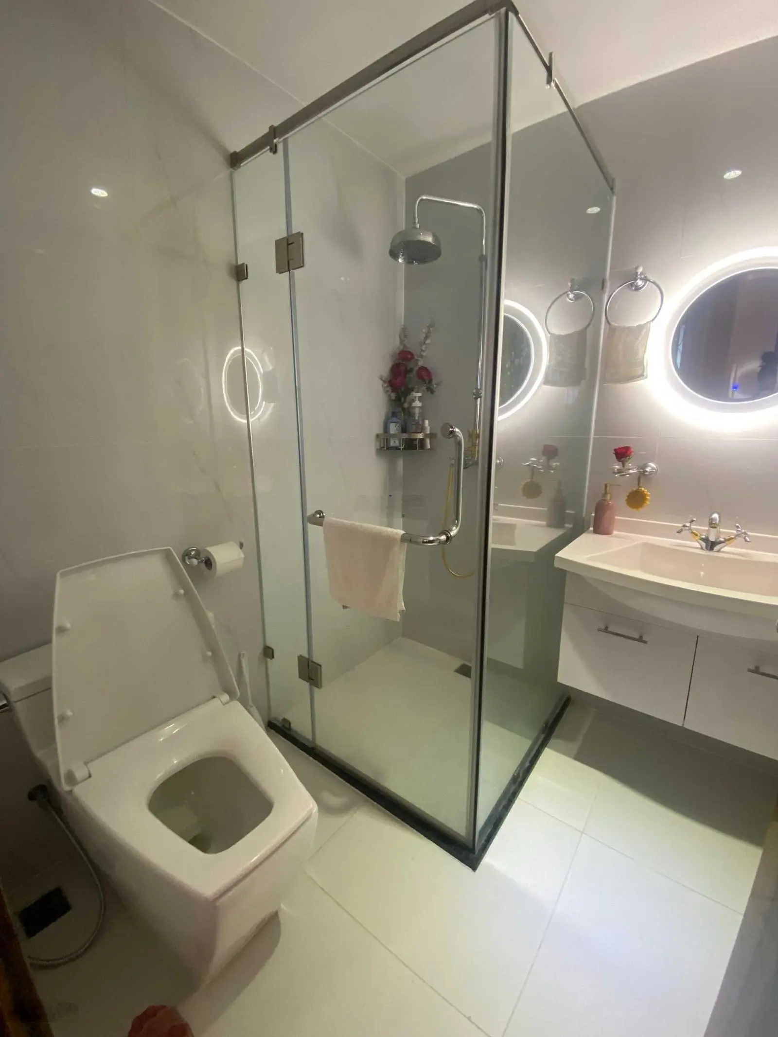 Bán căn góc 3PN/2WC 98m2 Leman Luxury ngay trung tâm Quận 3, full nội thất y hình 0934 004 ***