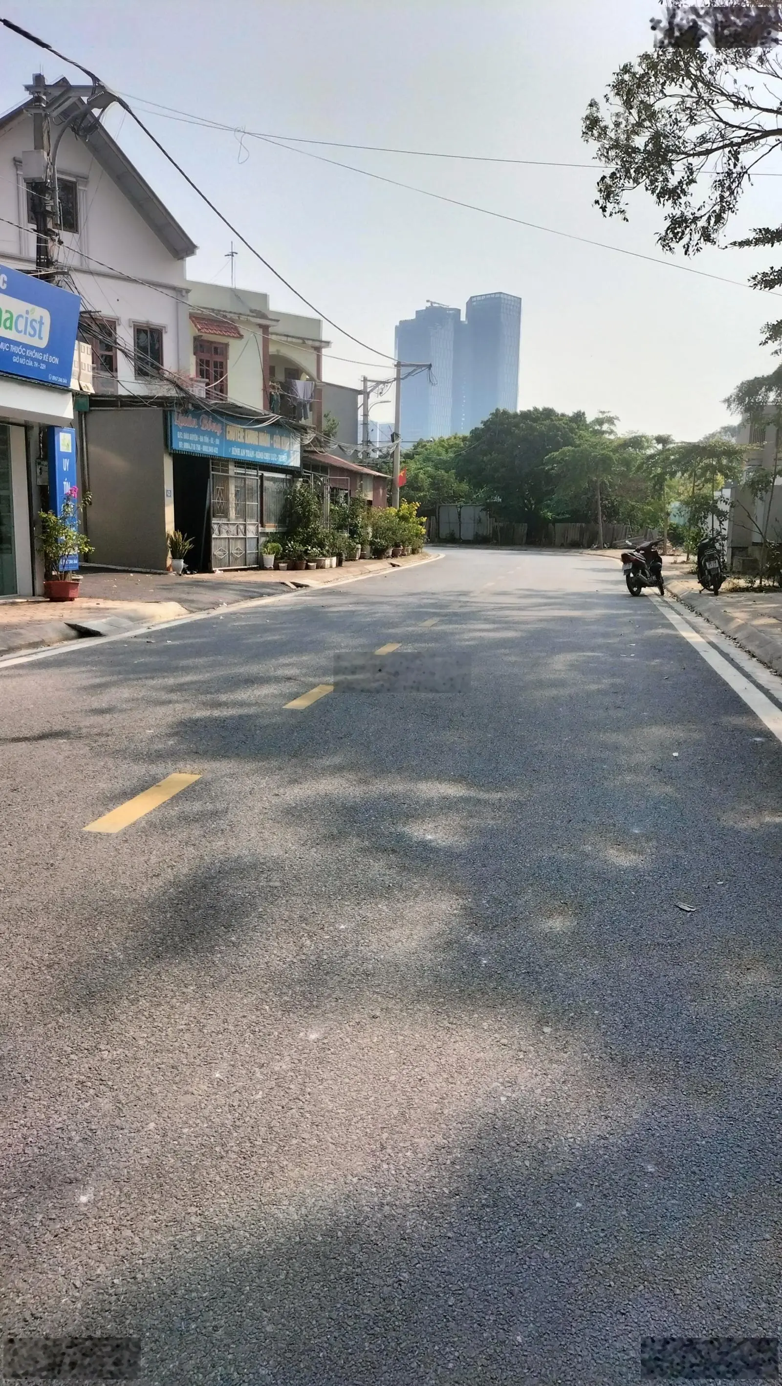 Mặt phố - Đào Xuyên, 180m2 nhà đẹp - 2 tầng, kinh doanh sầm uất - Vỉa hè to - Ô tô tránh - MT 8m