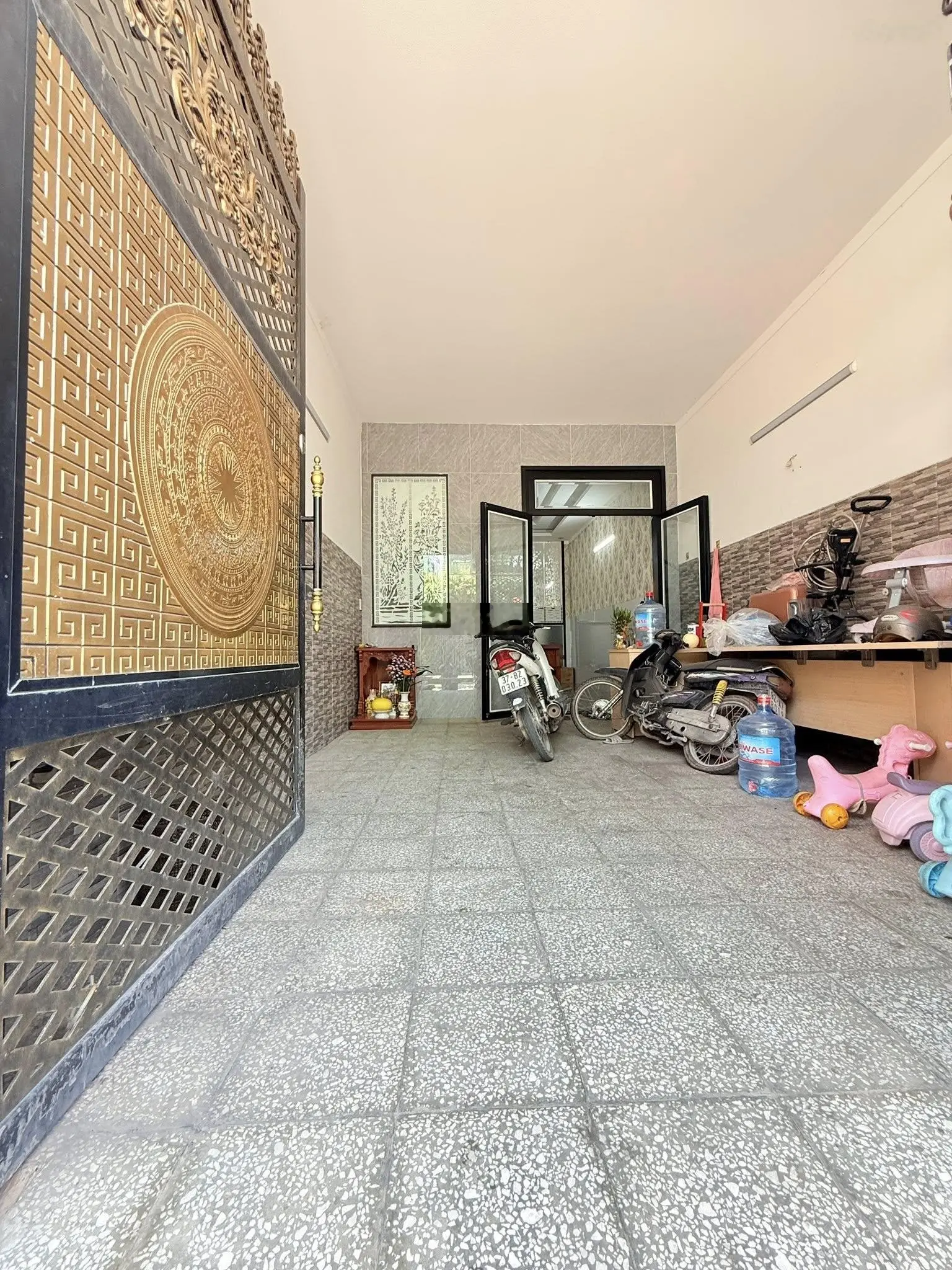 Bán nhà trệt lầu giá rẻ KDC gần ngã tư Chiêu Liêu, Dĩ An