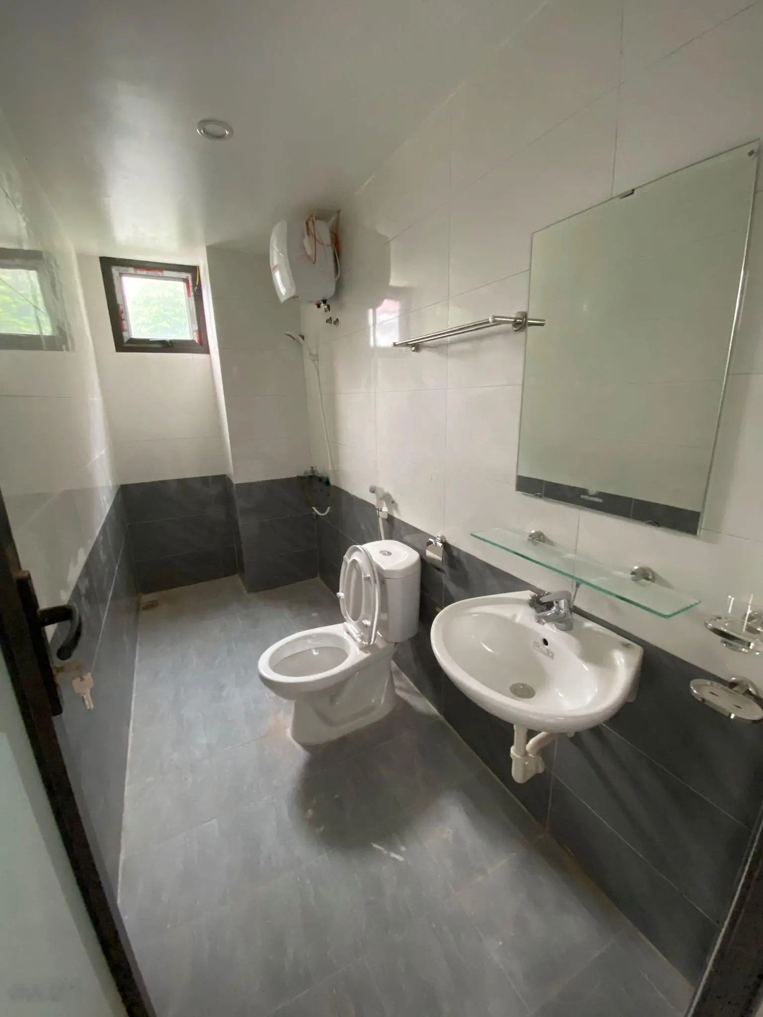 Bán nhà 3 tầng xây mới 40/563 đường Điện Biên cạnh khu Bãi Viên - TP Nam Định (đường ô tô vào nhà)