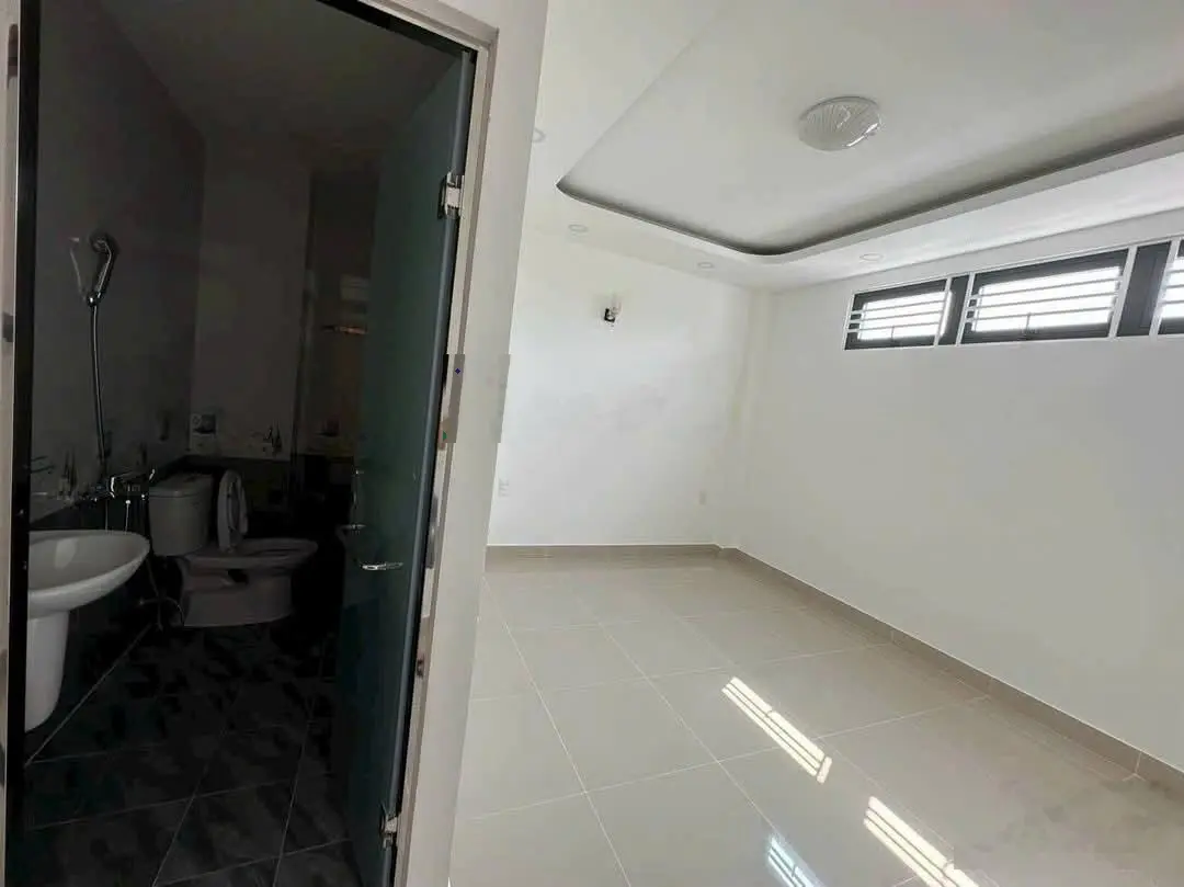 Chính chủ bán nhà còn HĐ thuê đường Lý Nam Đế, p7, Q11, gần Bệnh viện Chợ Rẫy, giá 2tỷ680 DT 82m2