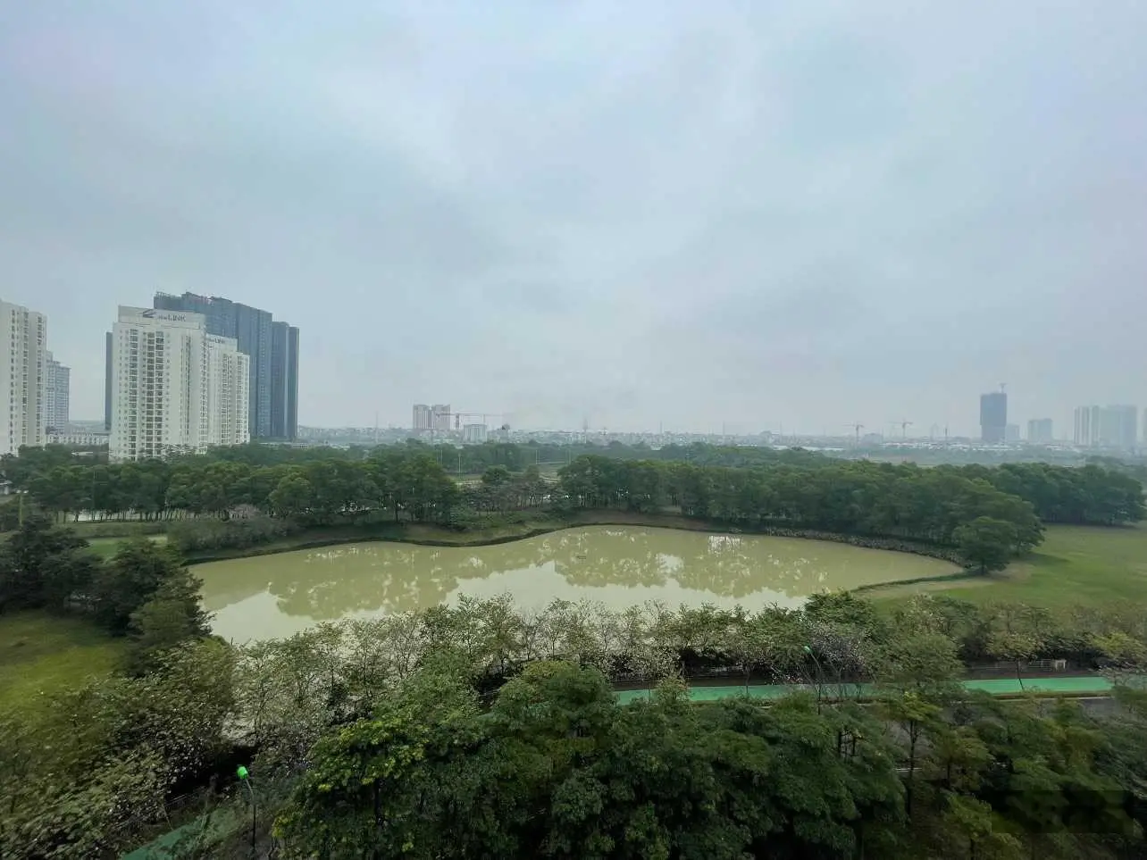 Chính chủ bán căn hộ view sân golf tòa P2 Ciputra, tầng cao hướng mát, nội thất nguyên bản