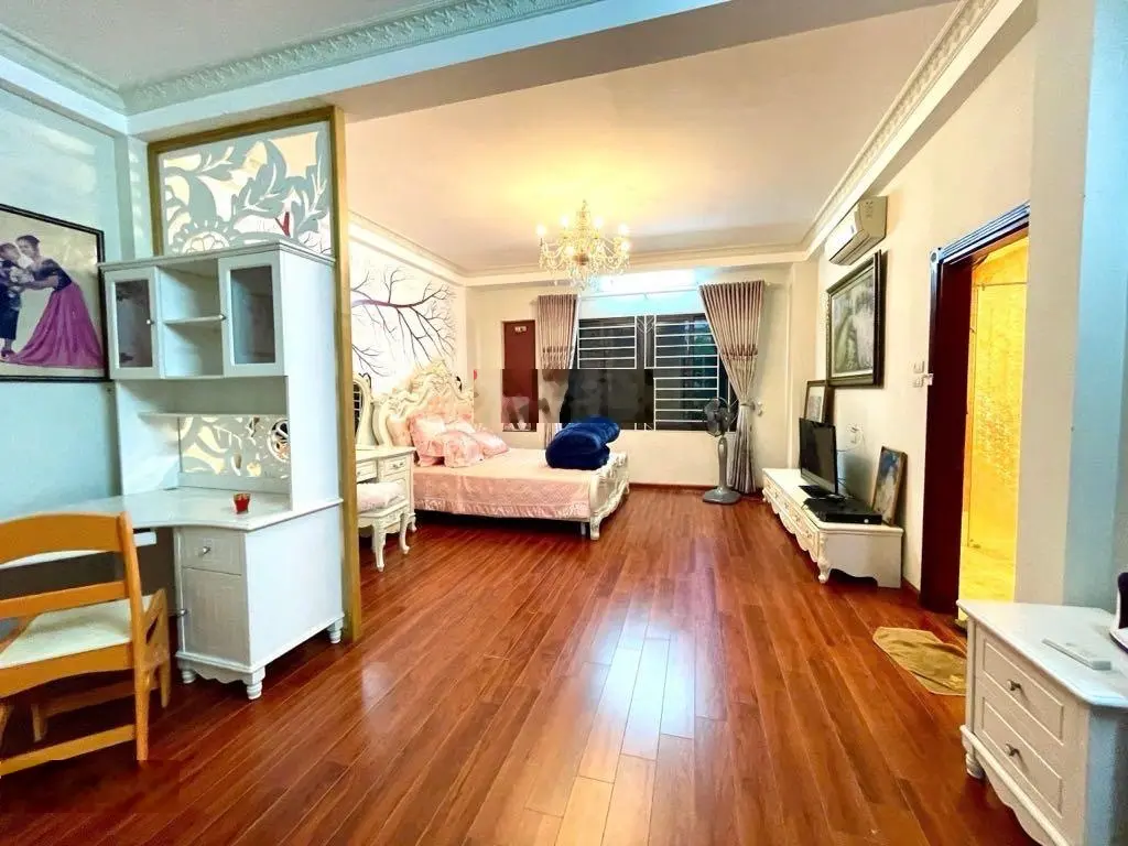 Chủ định cư nước ngoài, bán gấp biệt thự Khâm Thiên, Đống Đa, 1 nhà ra phố, DT 56m, Giá: 14 tỷ TL
