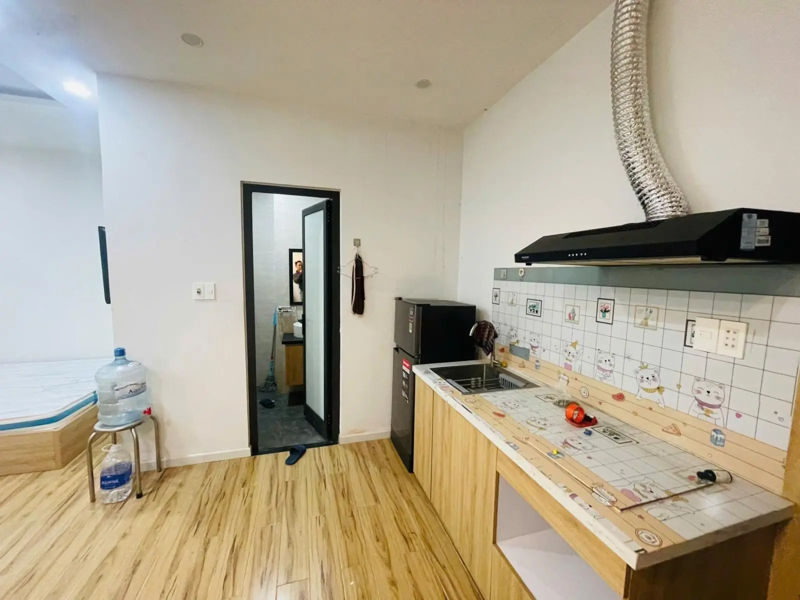 Bán tòa căn hộ 4.5 tầng NGUYỄN CÔNG TRỨ gân biển đang cho thuê 15tr có thang máy
