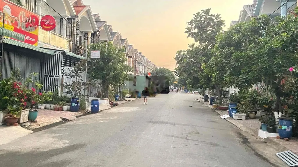 ngộp mạnh giảm 700 tr bán nhà phố ,tp .thuận an-sát bên tp.thủ đức