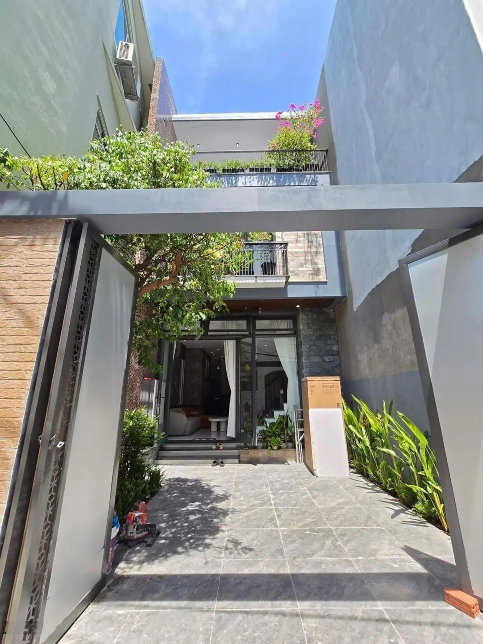 Bán gấp nhà Phạm Thế Hiển, P. 4, Q. 8 diện tích lớn 85m2. Đang cho thuê 28 triệu. Sổ hồng riêng