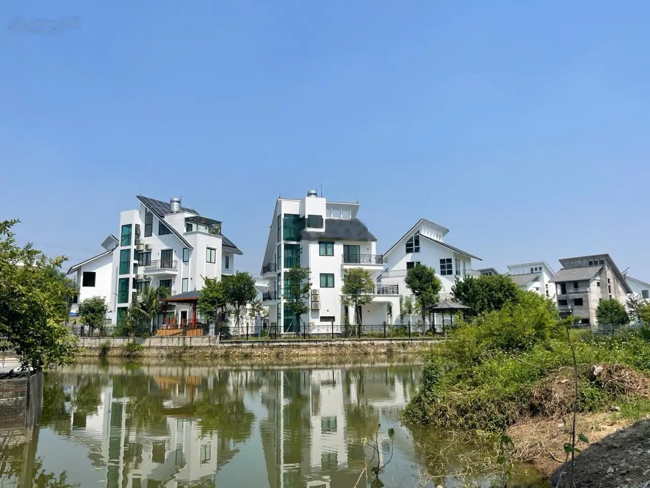 Bán BT ngôi nhà mới căn: Khu D sát hồ giá đầu tư, mời LH QLDA A Trọng: 0939 958 ***