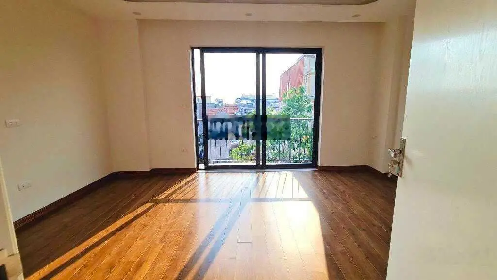 Bán nhà 33m2 5 tầng Ngô Gia Tự, sân rộng. 5m ra ô tô tránh. 100m ra Ngô Gia Tự, 4,65 tỷ