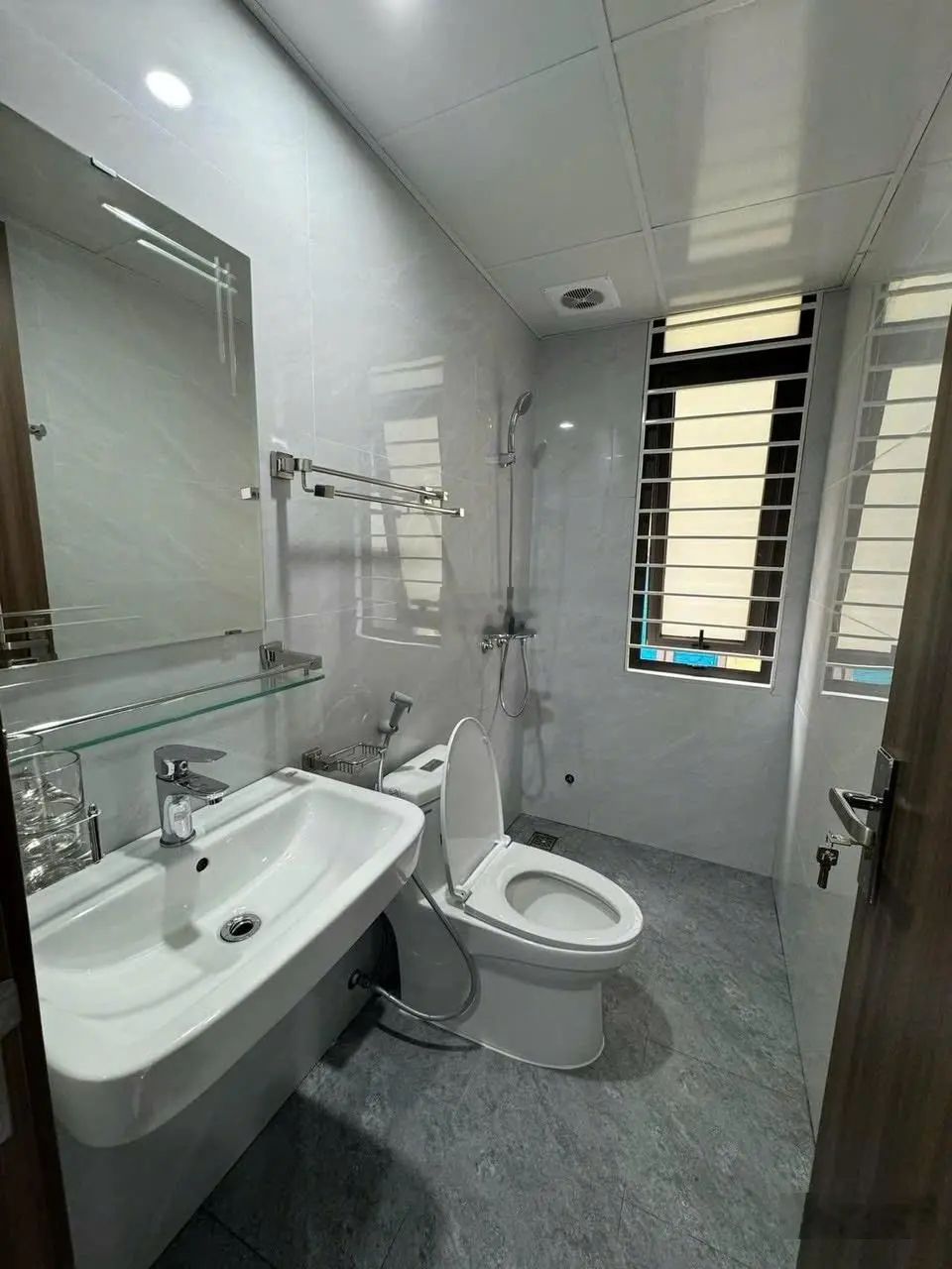 Nhà 7 tầng, thang máy, lô góc, Mễ Trì Hạ 52m2, ôtô tránh kinh doanh, giá: 17.6 tỷ, LH: 0968371359
