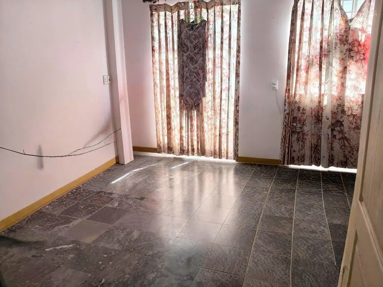 Chủ đi mỹ giảm 1,5 tỷ. bán nhà mặt tiền kd chợ phạm văn hai tân bình gần sân bay ,có 3 pn: 10,5 tỷ.