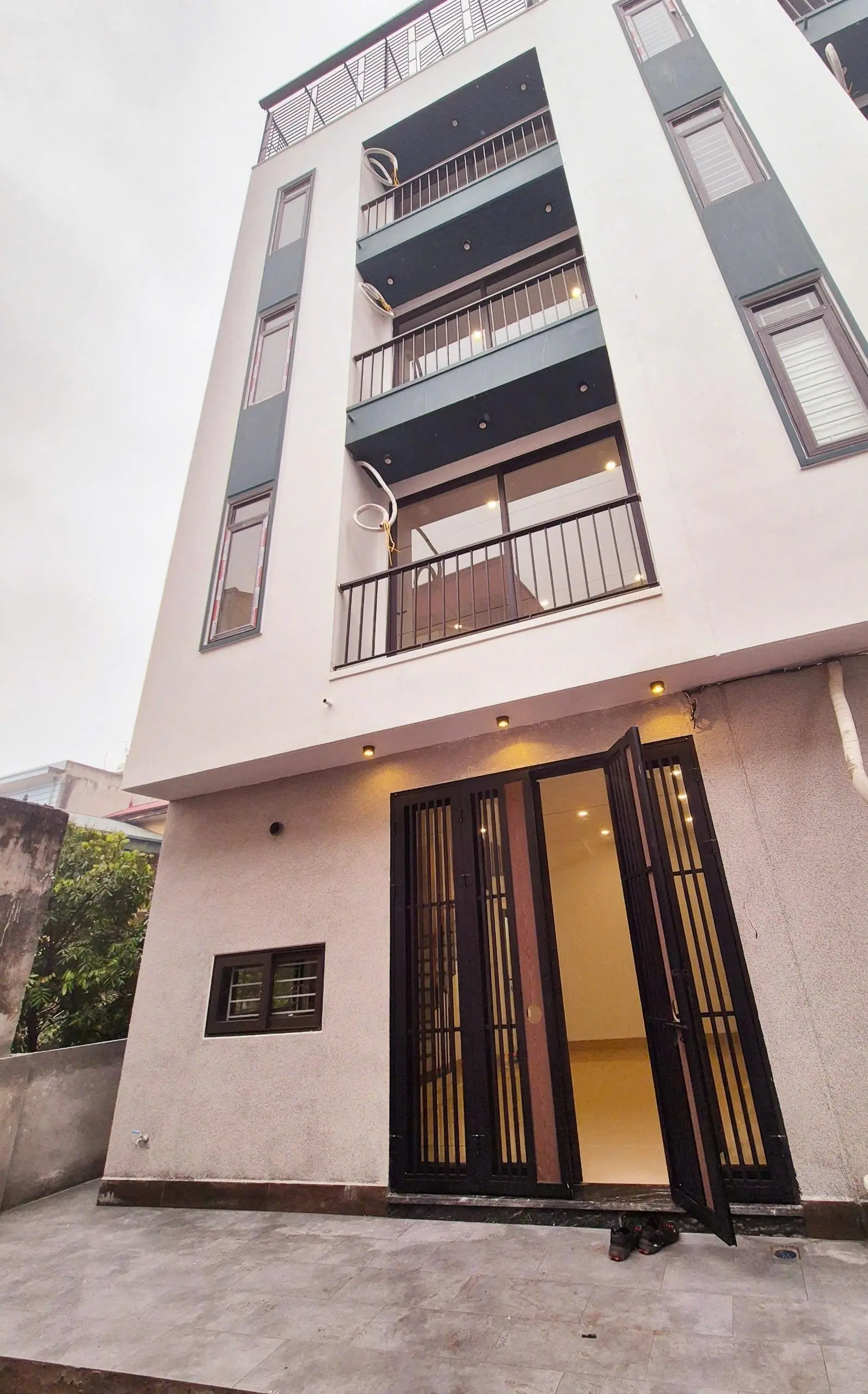 Bán nhà mới 5 tầng trung tâm quận Long Biên