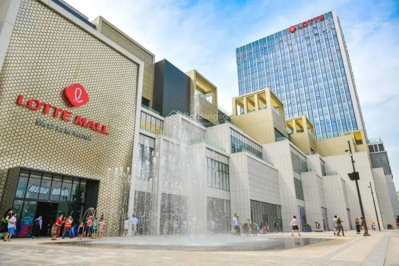 Cần bán nhà lô góc mặt phố Võ Chí Công, Tây Hồ. DT 590m2 x 3T, MT 20m. Vị trí đẹp, vỉa hè rất rộng