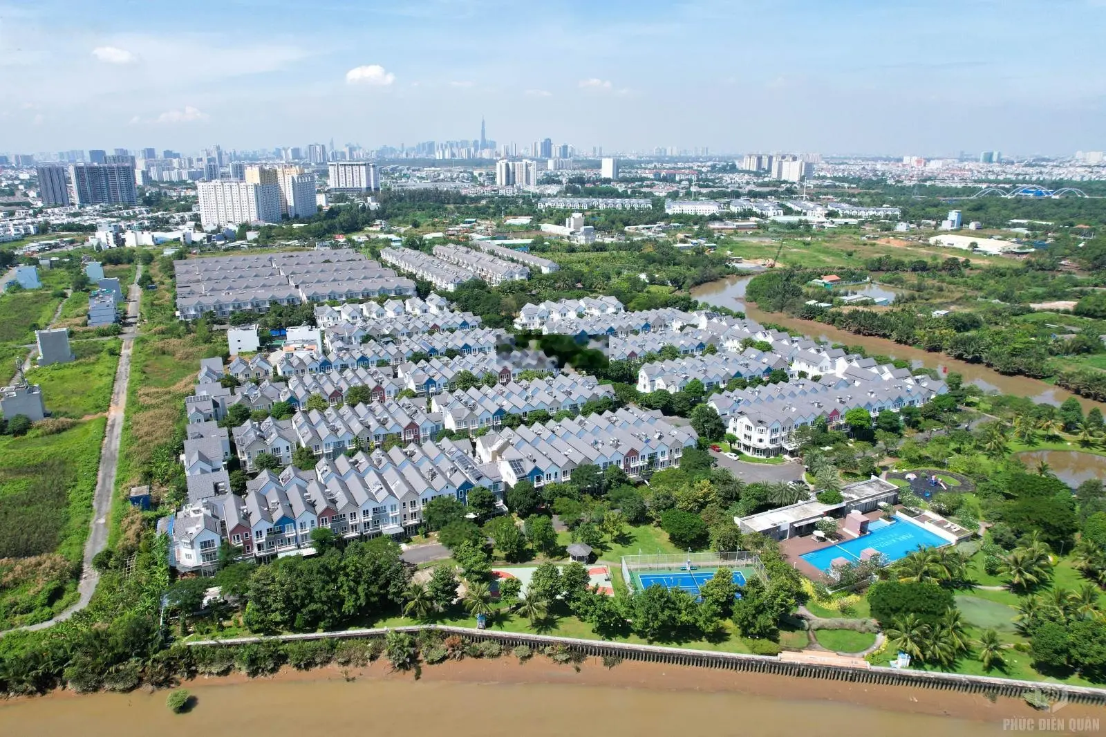 Bán nhà đường 20m - Park Riverside - đối diện hồ bơi - sổ hồng