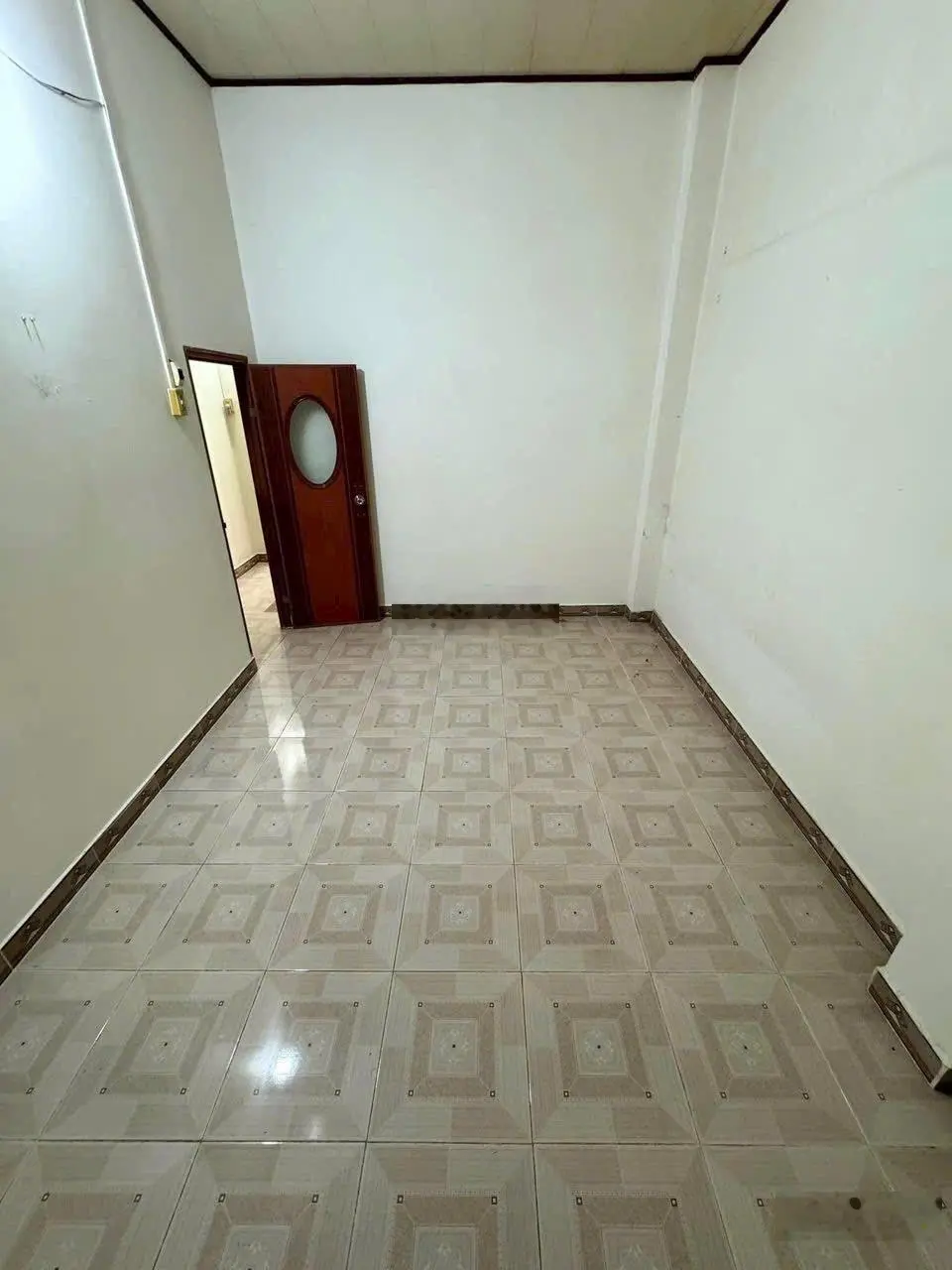 Kẹt tiền cần bán gấp căn nhà gần KCN Cầu Tràm, măt tiền đường lớn