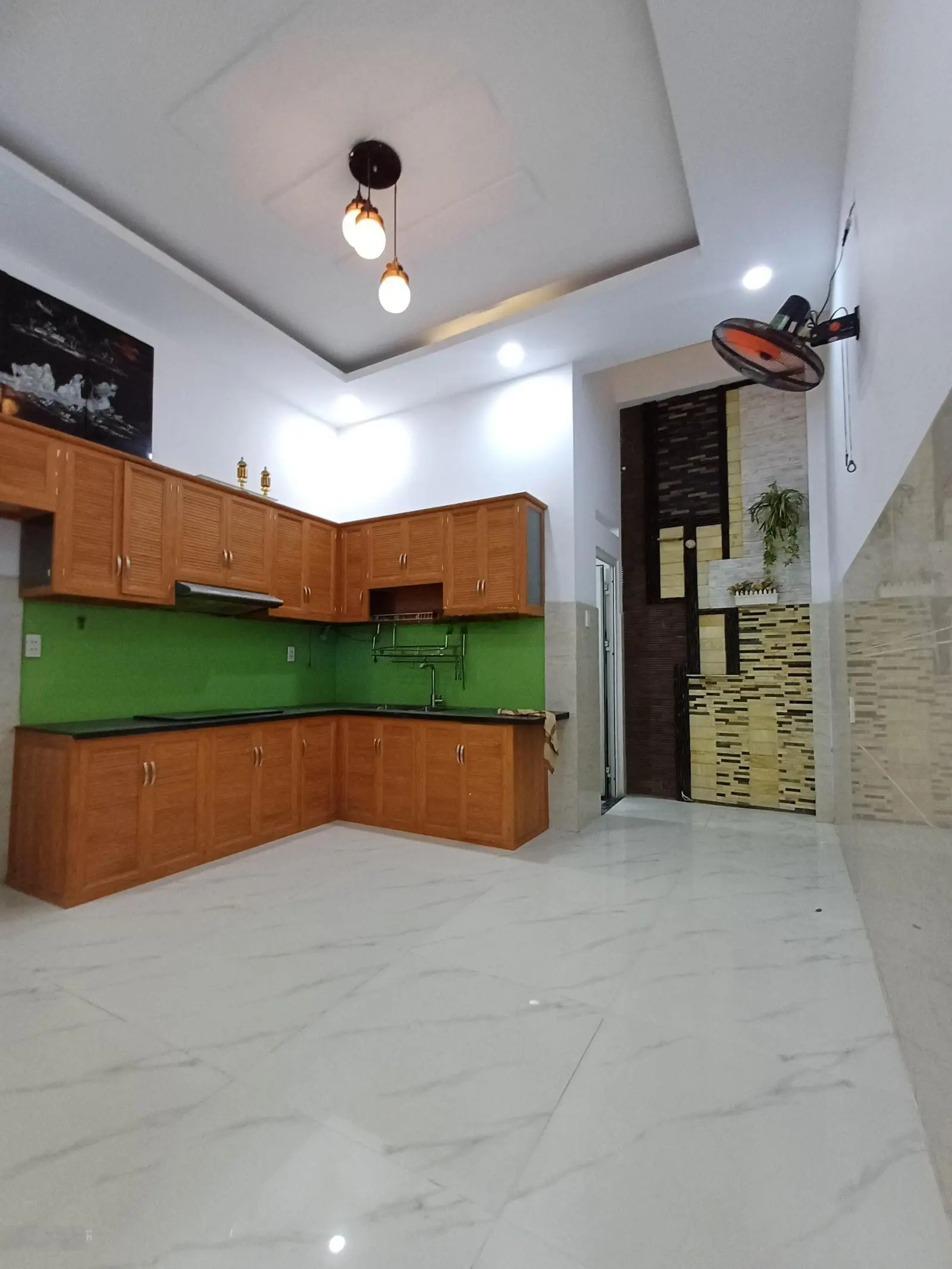 Nhà sân xe hơi 4m*17m - Tô Ngọc Vân - Ngã Tư Ga 2km - Phường Thạnh Xuân - Q12 - HCM