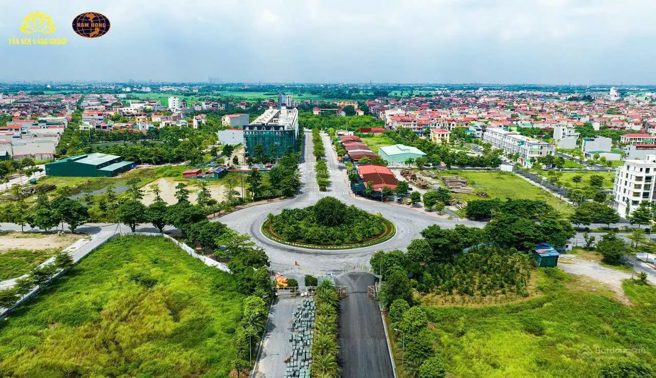 Gấp quá rồi chủ cần bán gấp 1 lô đất làn 2 Vườn Sen vị trí không ai bán có 1o2 gần TTTM vòng xuyến