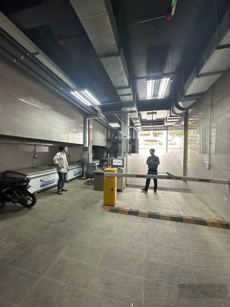 Căn góc 2 mặt tiền Nguyễn Thị Nhung, Vạn Phúc City, DT 181,1m2 dòng tiền 70tr/th - 30tỷ - Thật 100%