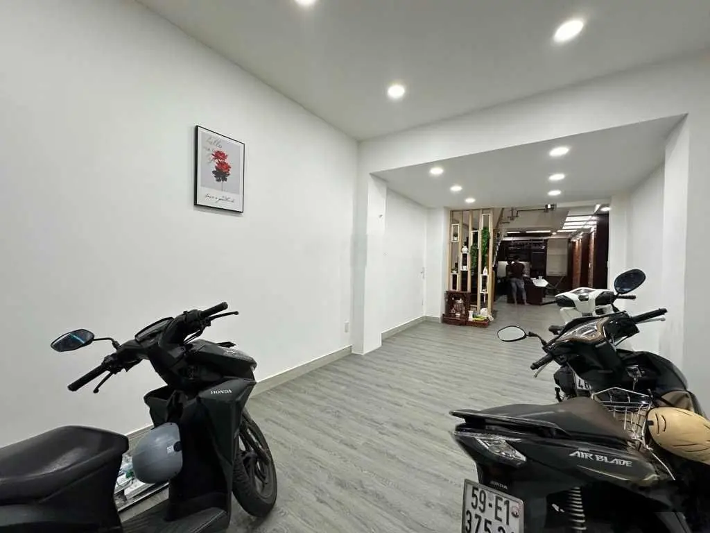 Q.PN. Siêu phẩm mặt tiền KD Huỳnh Văn Bánh, 4 tầng, khu VIP kinh doanh sầm uất