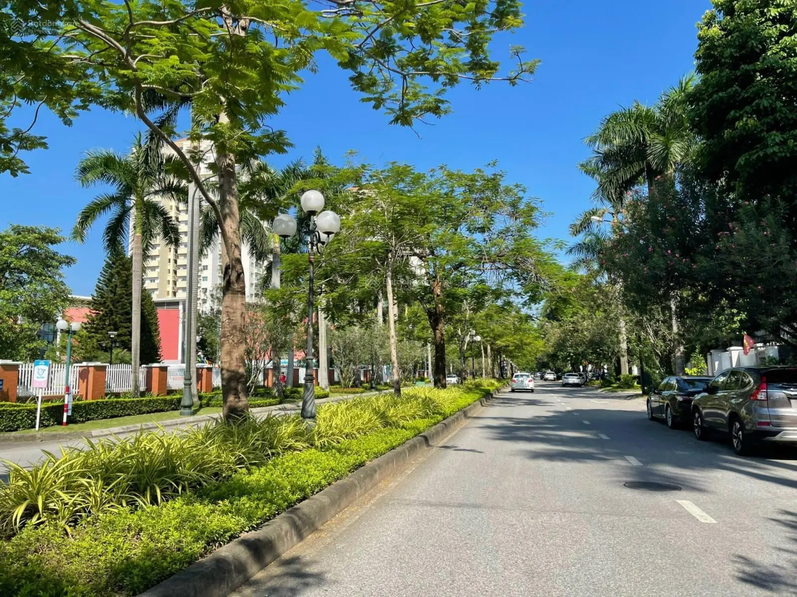 Cần bán nhanh 1 số căn biệt thự giá tốt tại KĐT Ciputra, Tây Hồ, Hà Nội