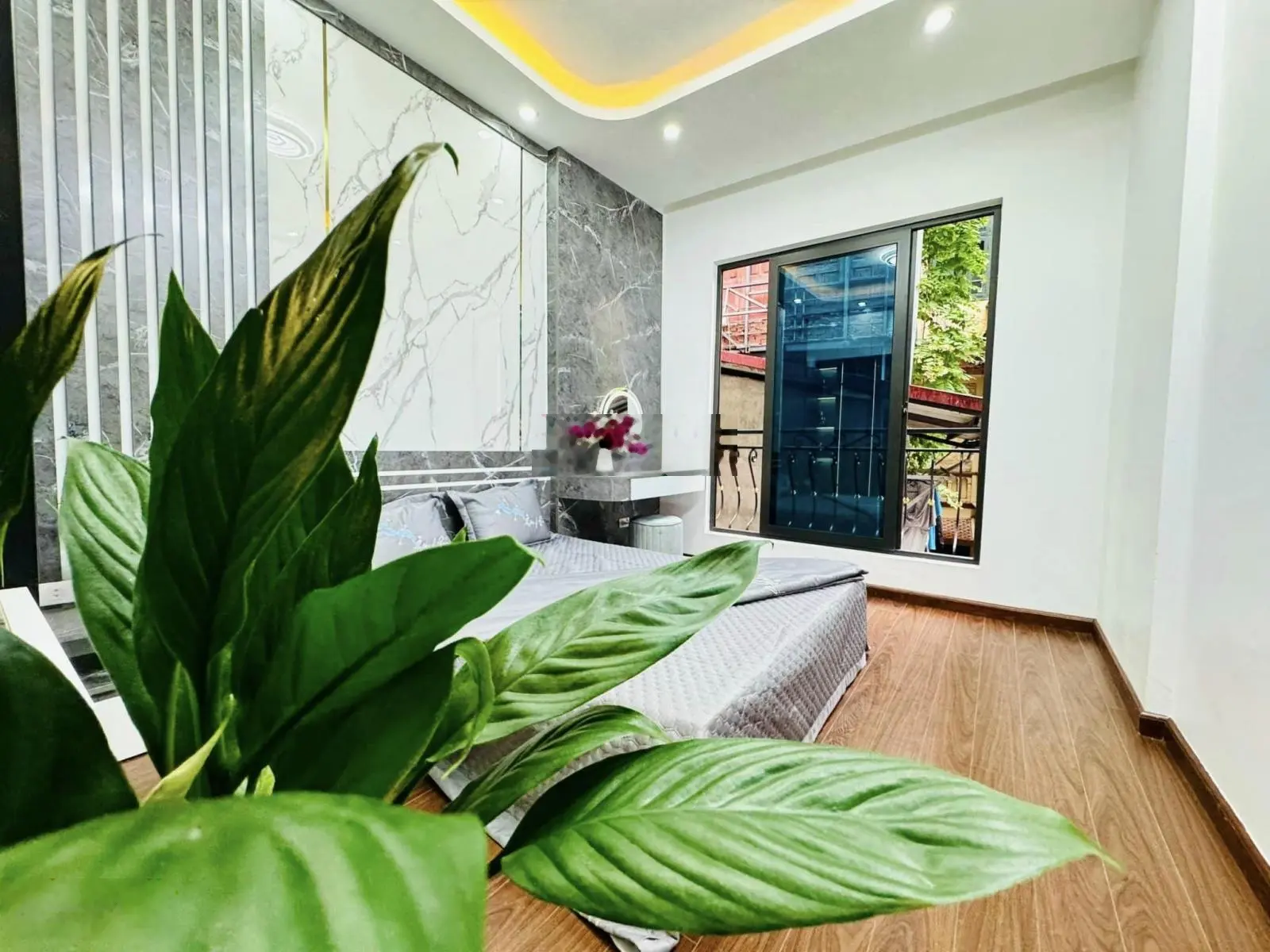 Cực hiếm - 5 tầng giá hơn 4 tỷ - Hoàng Hoa Thám - 32/35m - 5 tầng - 50m ra phố - 4.98 tỷ