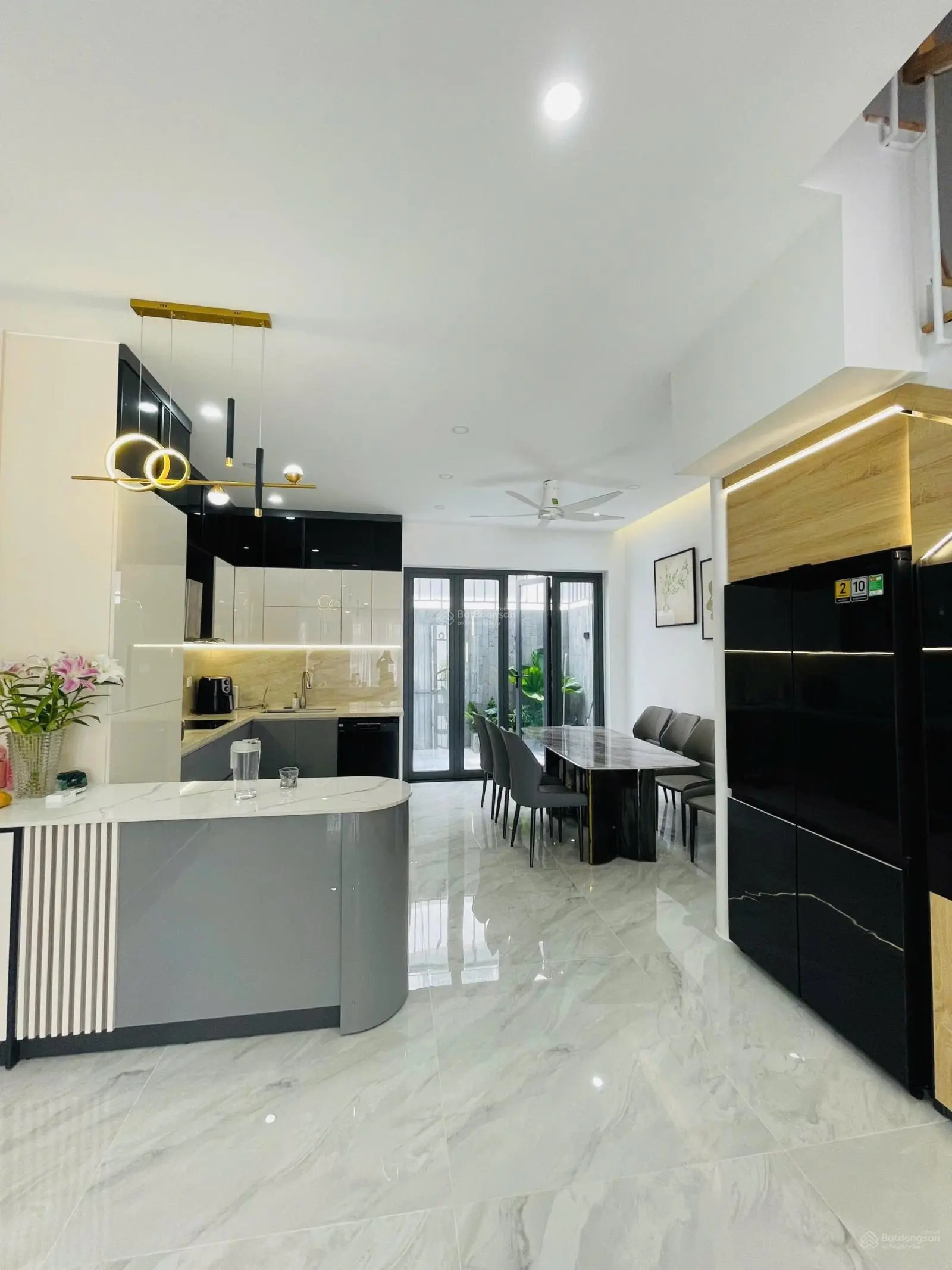 Bán căn nhà Gói 8 KĐT tâm huyết decor nhà rất đẹp, toàn bộ nội thất mới 100% giá chỉ 5tỷ5, alo em