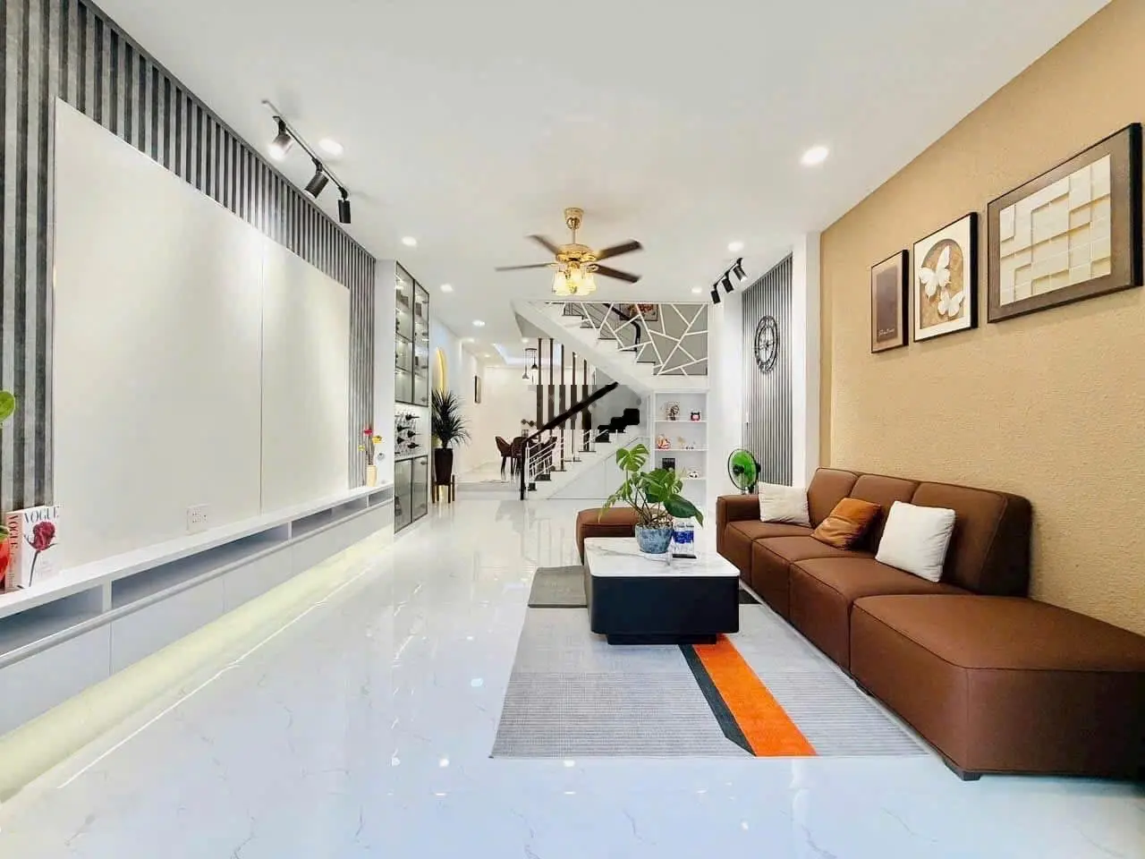 Bán nhà ngay Ngã 4 Phú Nhuận - MTĐ Cầm Bá Thước - P7 - Phú Nhuận, DT 49m2, Giá 3tỷ750, sổ riêng