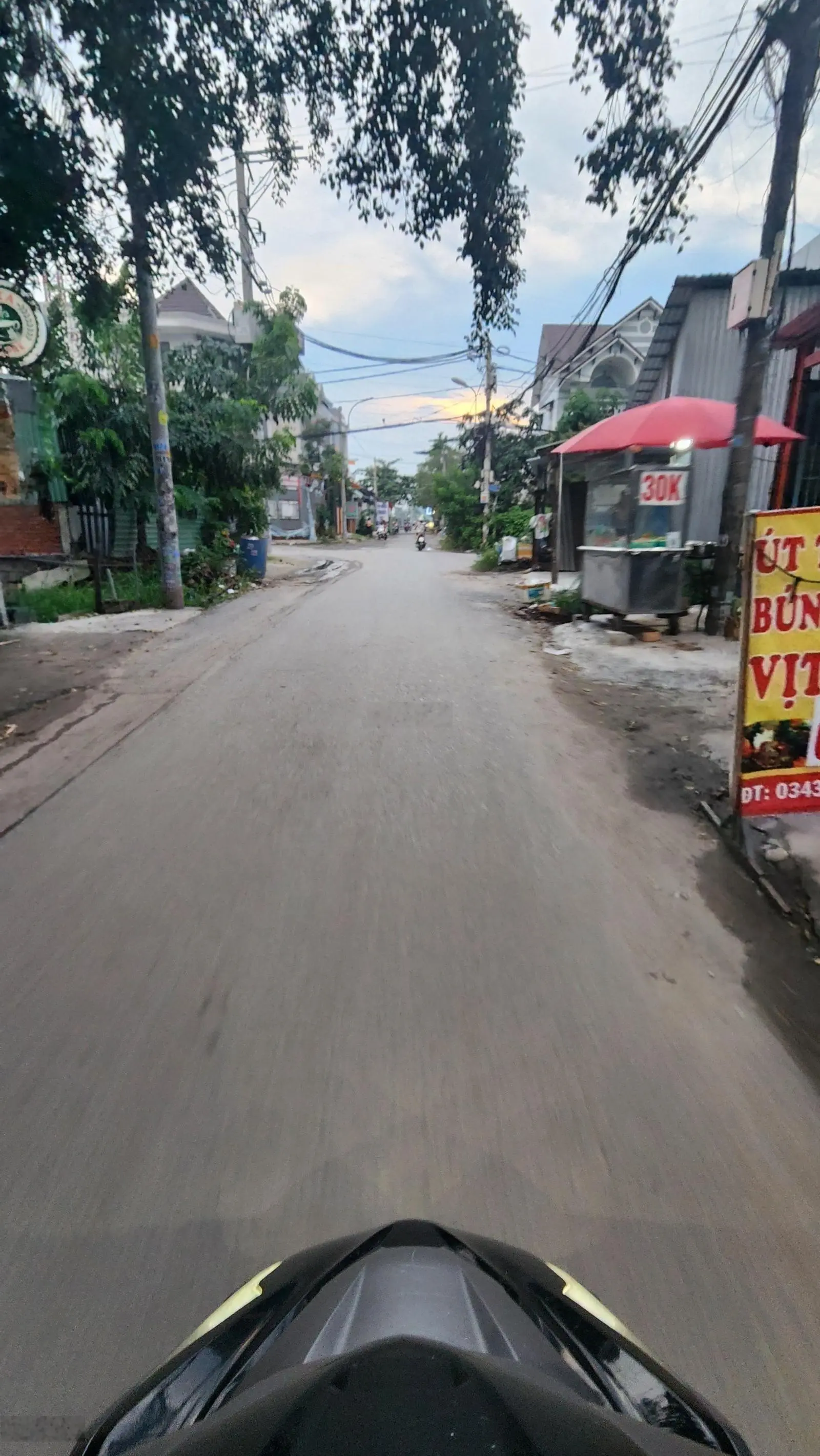 Bán Đất Tặng Nhà Xưởng Mặt Tiền Kinh Doanh An Phú Đông 25.DT. 7.7M x 72M. Thổ cư . 417M2. GIÁ TỐT