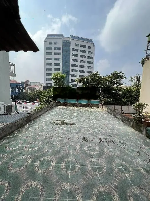Bán nhà mặt phố Đại Cồ Việt - Trần Khát Chân. Mặt tiền 5m. Diện tích 65m2. Vỉa hè đá bóng