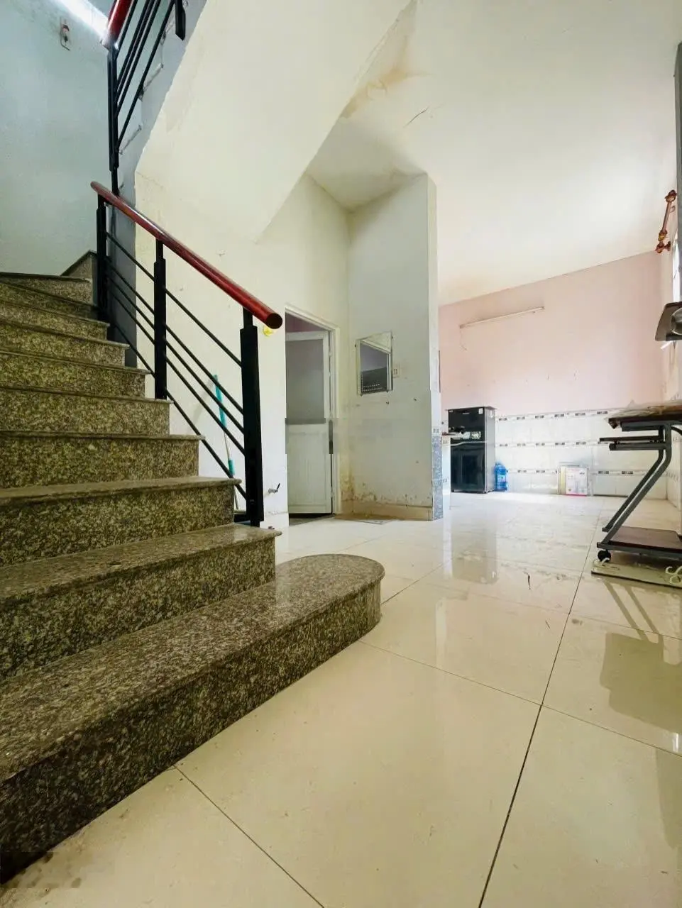 2 Căn nhà chung 1 sổ - 1 căn ở và 1 căn cho thuê -nhà cách đường Lê Thị Hà 200m