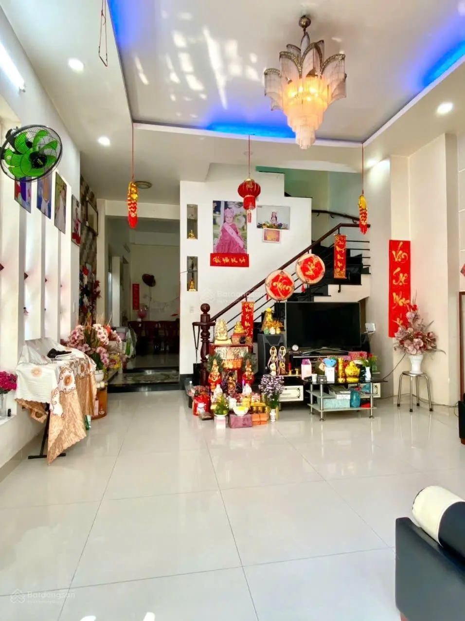 Nguyễn Súy, Tân Quý , gần chợ Tân Hương, hẻm xe Hơi vào nhà, Villa : 3 tầng, 112 m2, DT : 7x15.5m,