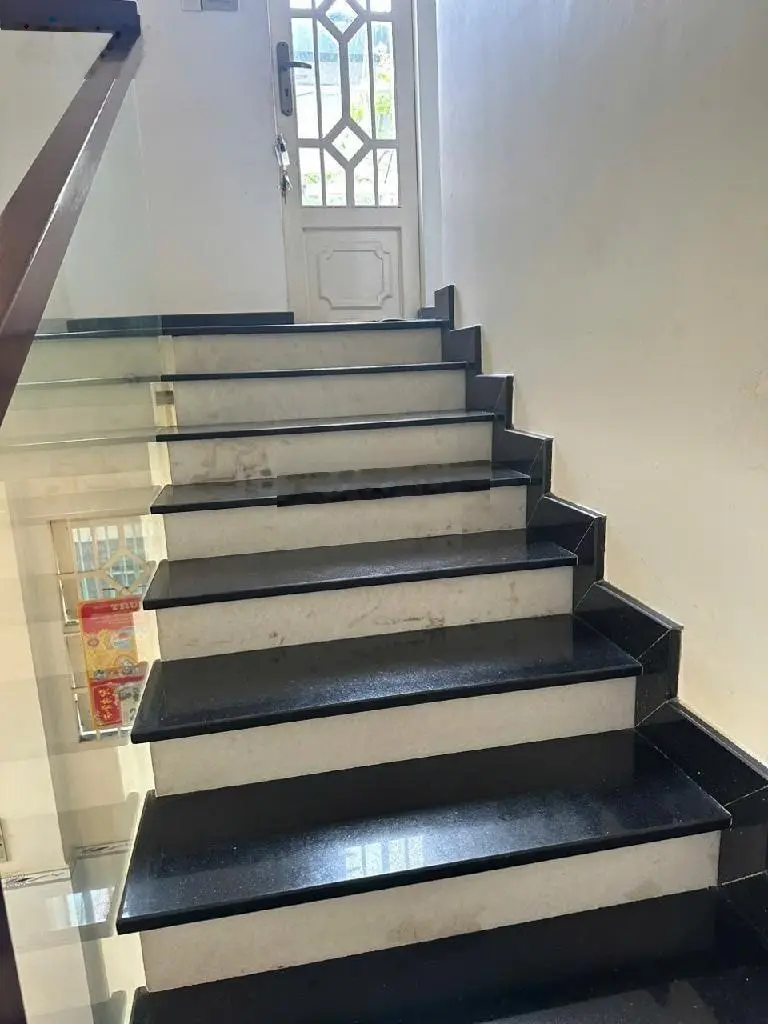 Trịnh Đình Trọng, gần Âu Cơ, Khuông Việt nhà 4 tầng, 68m2, (4.3 x15.5m), hẻm trước nhà 4m, 5.5 tỷ