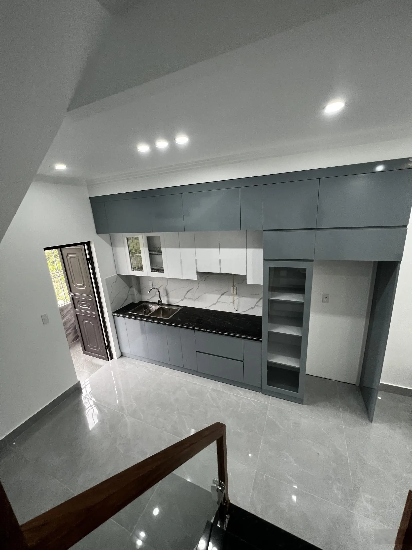 Nhà xây 3 tầng tại thị trấn An Dương. Diện tích: 42,7 m2. Hướng Đông. Nhà xây 3 tầng
