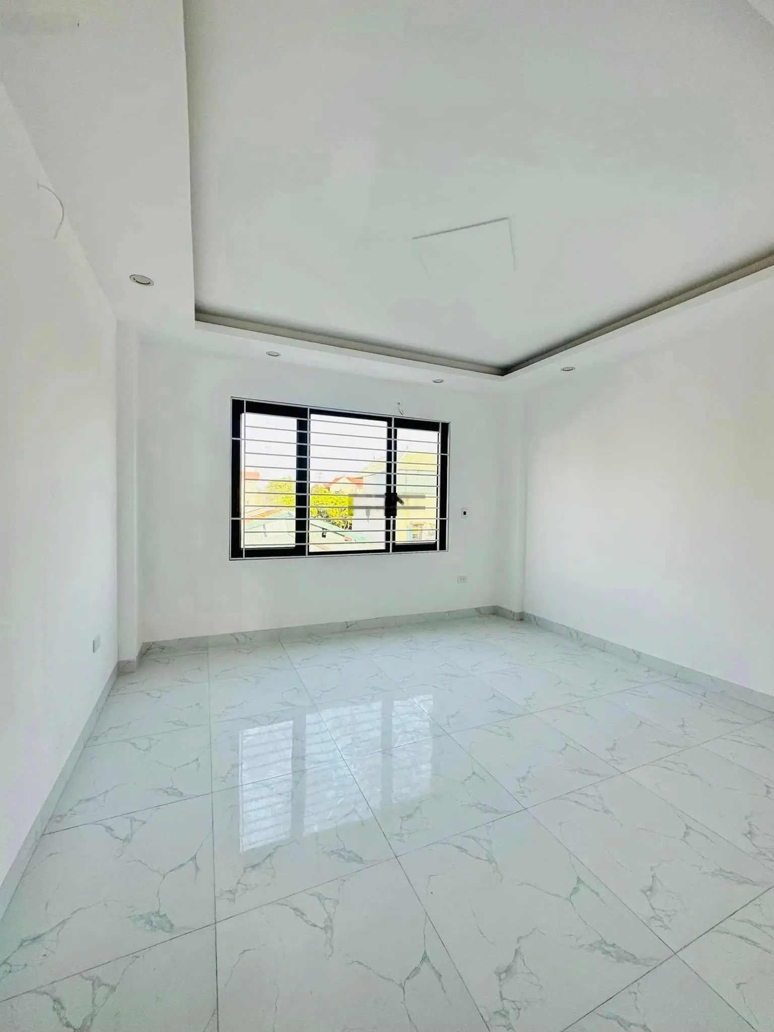 Tìm đâu ra căn xây độc lập. Ngõ thông tại Lại Yên. DT 49m2, 4 tầng. Cạnh Spendora. Giá 4.4 tỷ