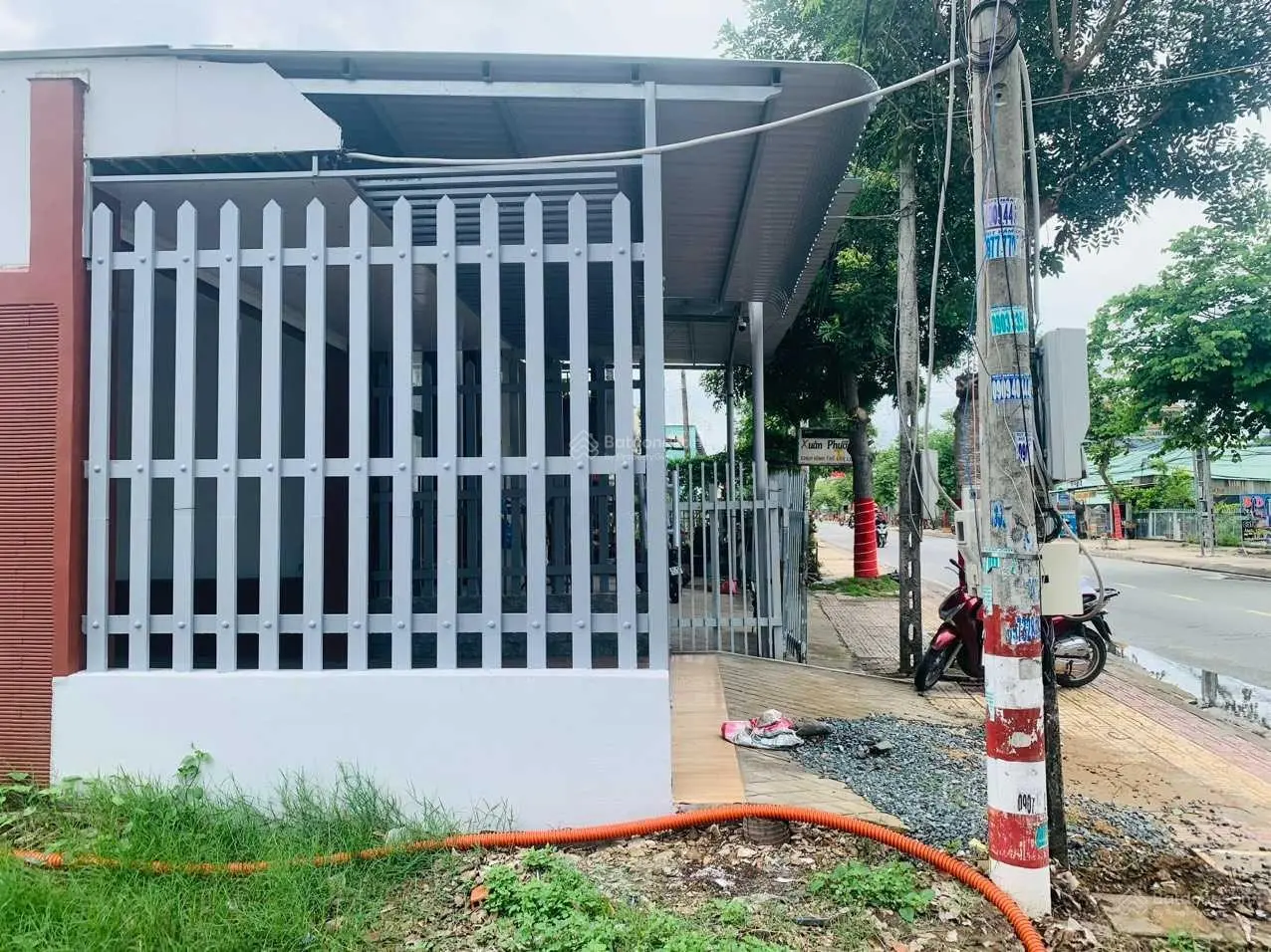Bán nhà MT QL50 Trung tâm Cần Giuộc , 1 trệt 1 lầu, 5PN , 4 WC , Cách SG chỉ 13km