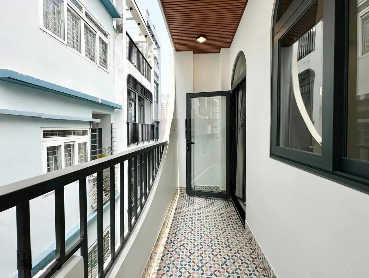 Nhà hxh Nguyễn Trọng Tuyển, 2,15 tỷ, 52 m2, 4PN, 4WC, đẹp, nhiều tiện ích. Shr sang tên ngay