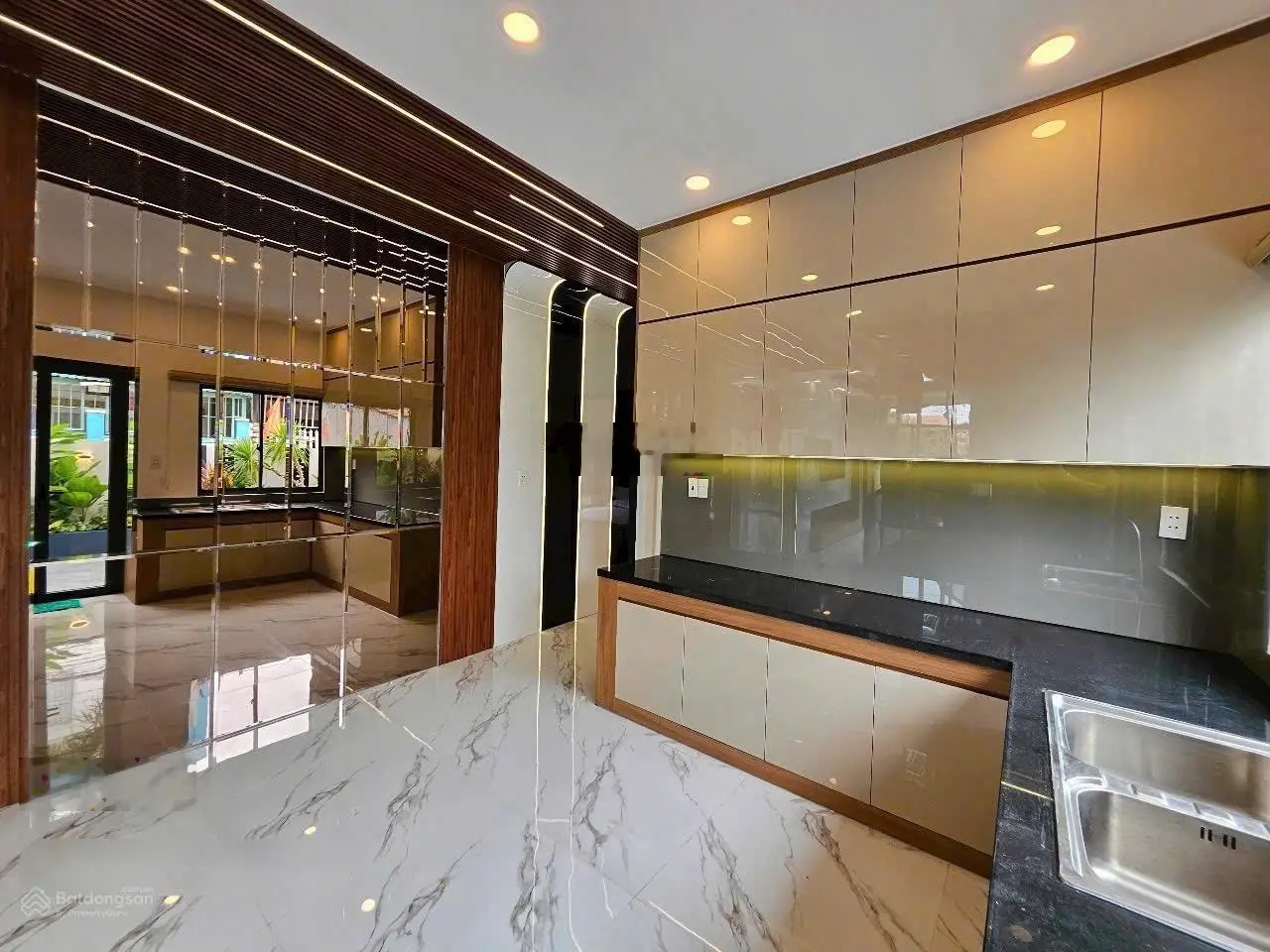 Căn Gốc 1 Trệt 1 Lầu Với Tổng Diện Tích 141m2 (8x18) Thổ Cư-Sổ Hồng Có Nội Thất Bên Trong