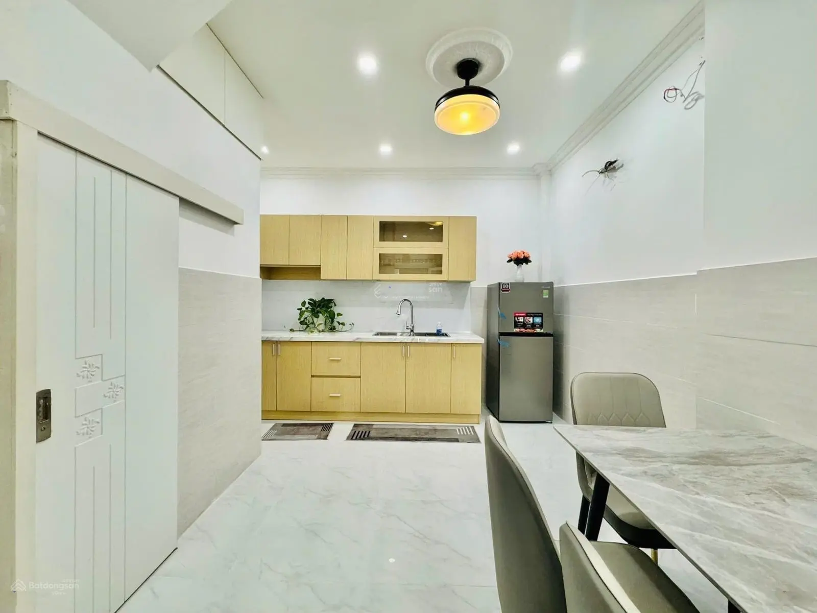 Nhà vị trí đepn trệt 2 lầu hẻm xe hơi Đường số 9 F9 GV. Tặngfull nội thất