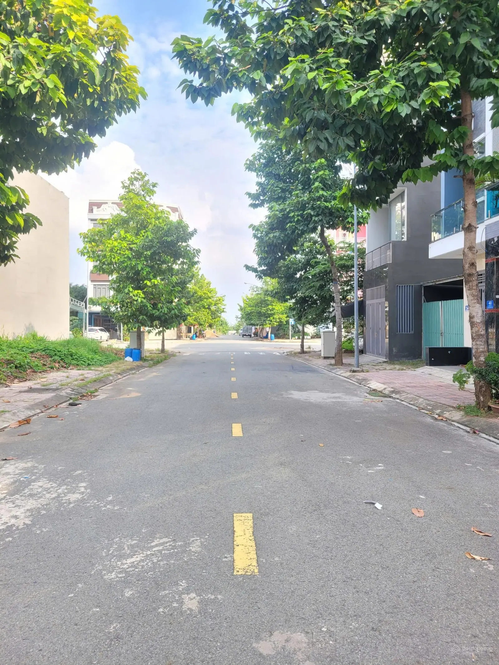 Bán nhà 1 trệt 2 lầu KDC Gần Làng Học ngang 4x16m chỉ 4ty3 TL, Đường Nhựa 13m vỉa hè cây xanh