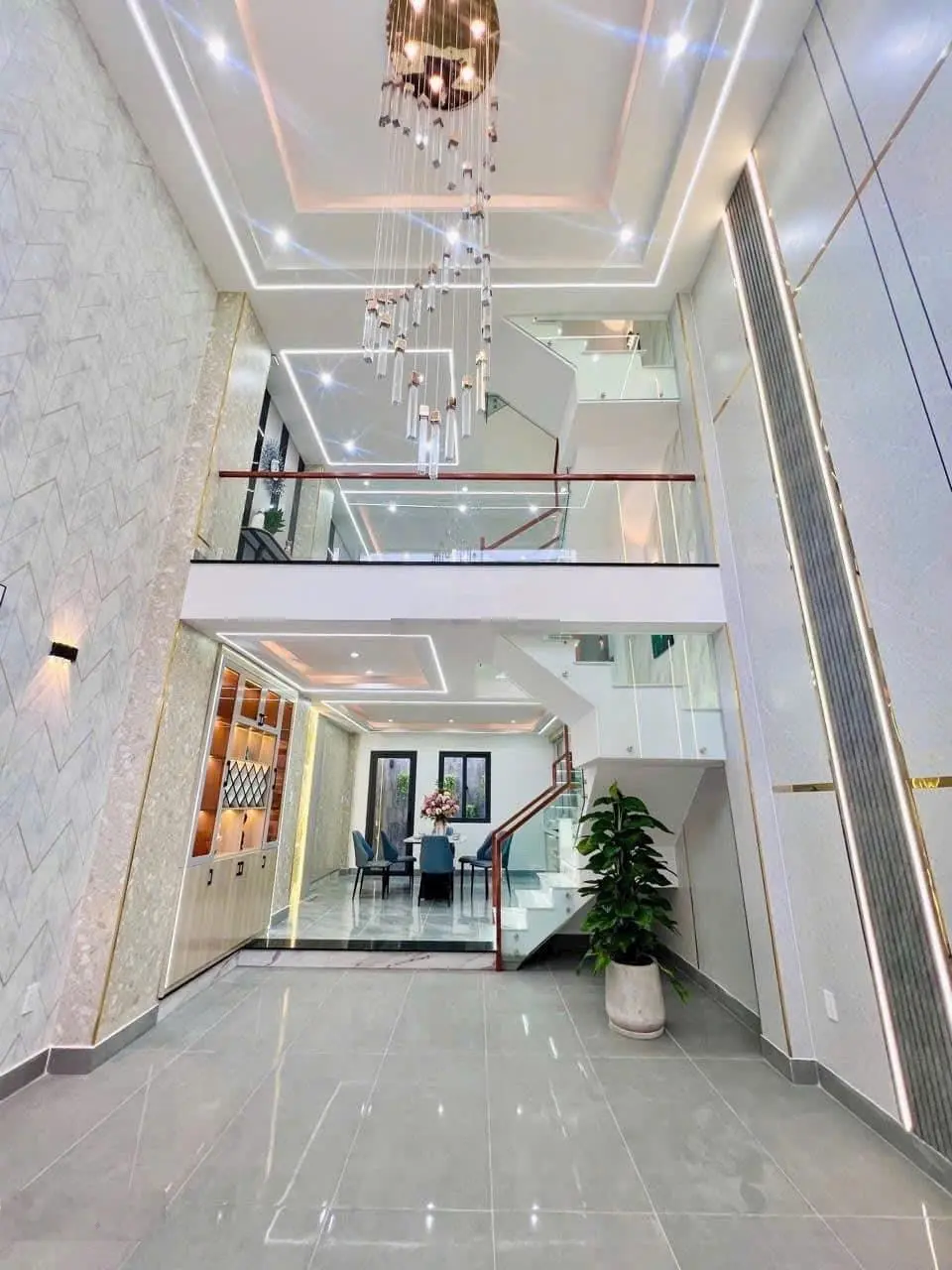 TẶNG FULL NỘI THẤT CAO CẤP NHƯ HÌNH cho căn nhà phố 3 LẦU. (Xe hơi đỗ trong nhà)