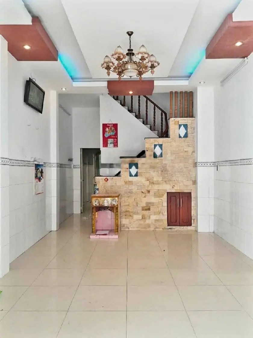 Lê Văn Quới gần Hòa Bình (417) hai mặt hẻm 4m, 3 tầng đúc vào ở ngay 4pn, sổ vuông chỉ 5,9 tỷ.