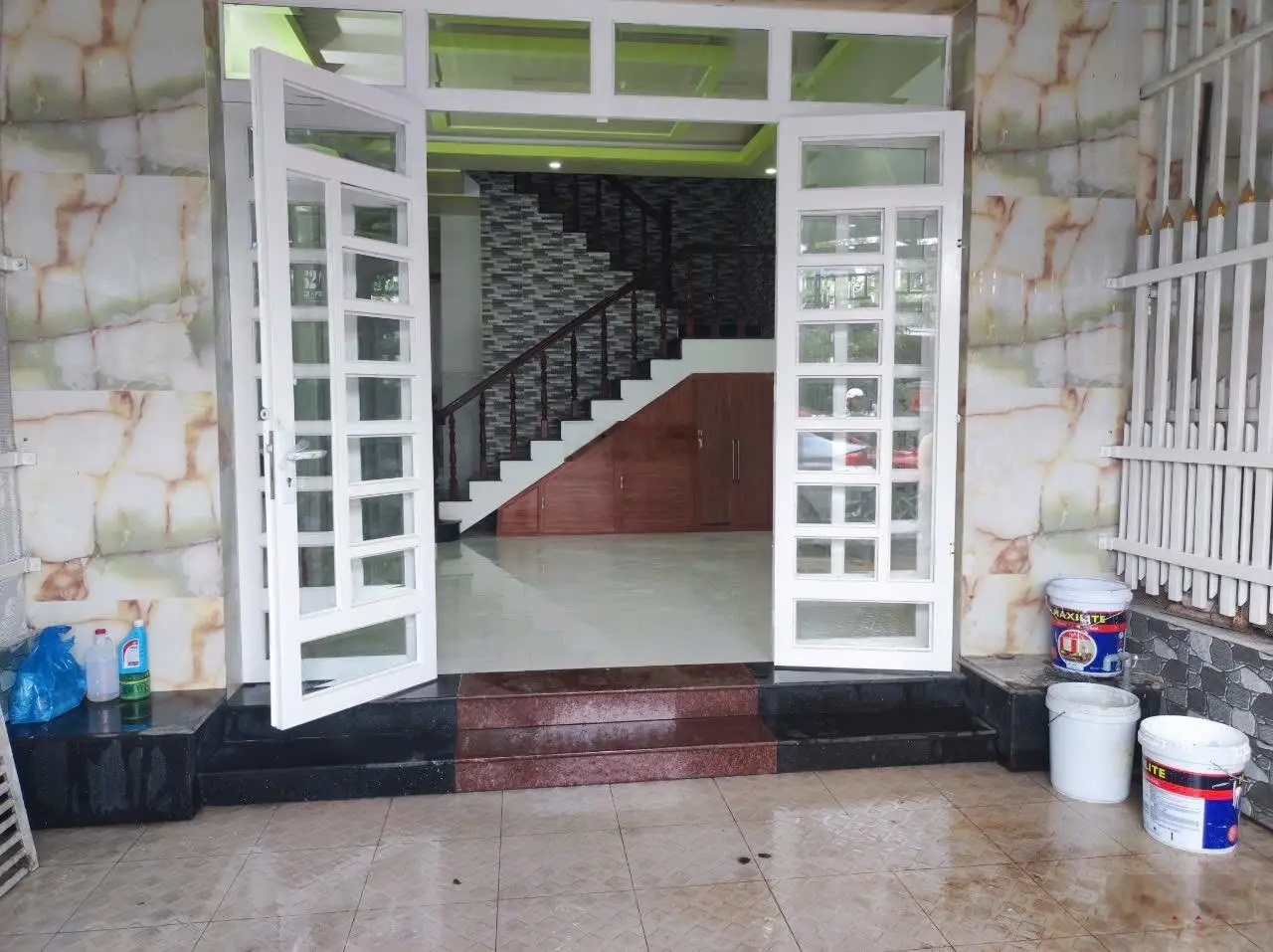 Bán nhà đẹp 1 trệt 1 lầu đường nhựa ôtô gần chợ P3 thuân tiện kinh doanh TP Vĩnh Long