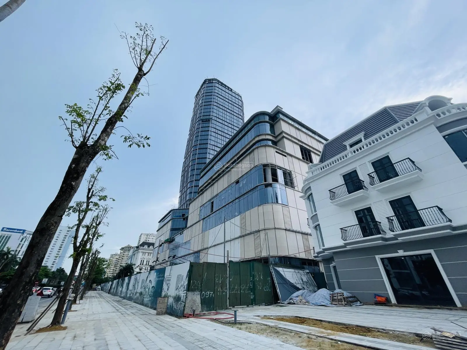 Độc quyền căn góc hoa hậu trái tim vinh