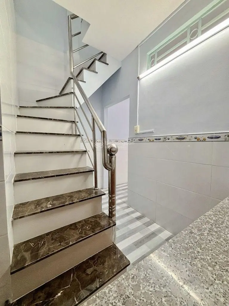 Bán gấp nhà riêng 2 tầng 21m2 hẻm xe hơi,giáp q6, tân phú,đường tân hoà đông bình tân giá chỉ 2,3tỷ