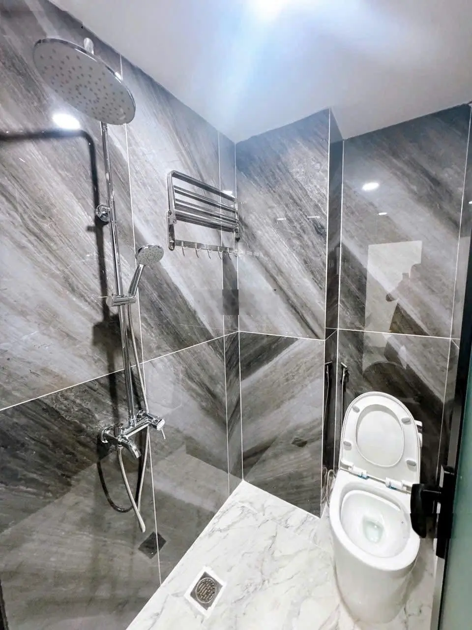 Giá 1TỶ3 Cần Bán Nhanh 60m2, 3PN, 2WC tại Hương lộ 10, Bình Chánh, gần chợ và Trung tâm các BV .
